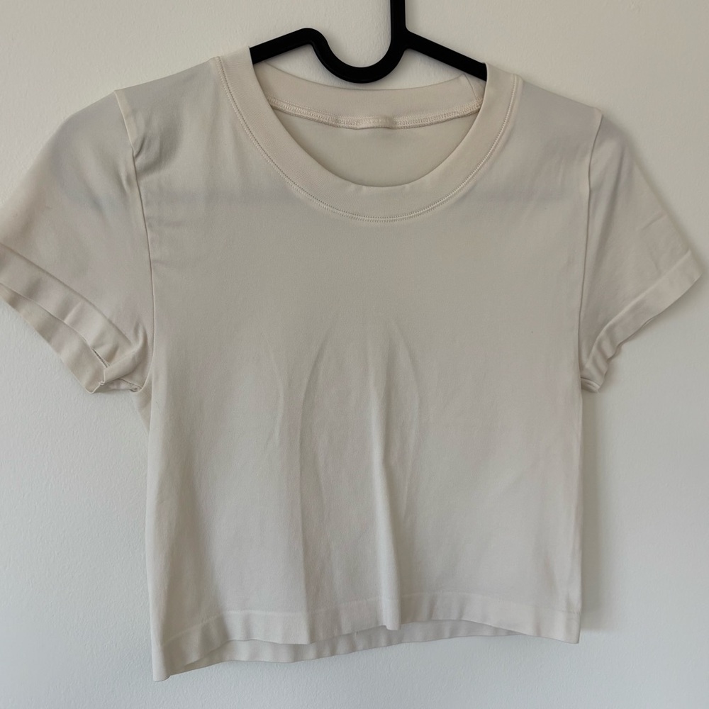 Aritzia Smooth Seamless Willow Cropped Tee Ivory Cream - Picture 4 of 6